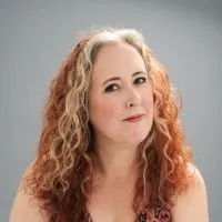 Stephanie Cox-Connolly headshot