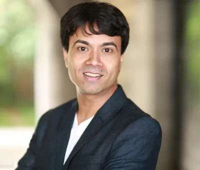 Debargo Senyal headshot